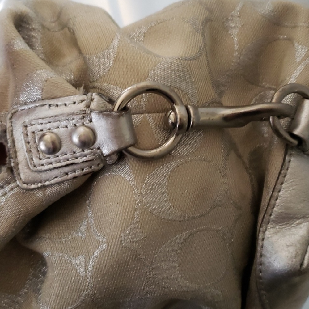 Coach signature silver metallic shoulder bags - Picture 8 of 8